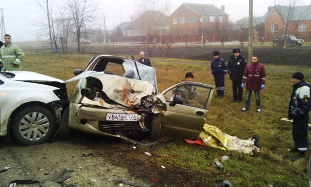 В Приморско-Ахтарске  произошло ДТП с лобовым столкновением.